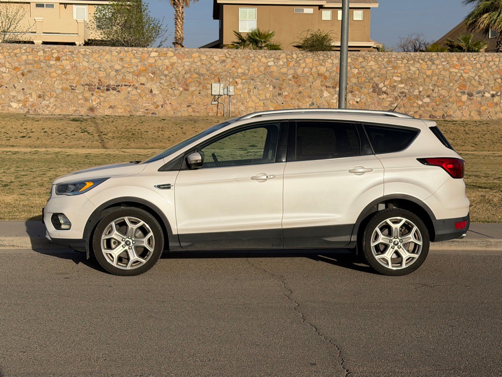 2019 Ford Escape Image 2