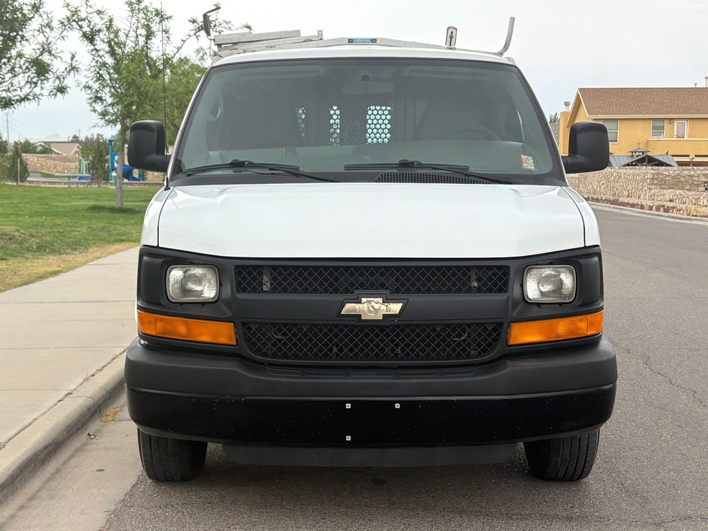 2015 Chevrolet Express Image 2