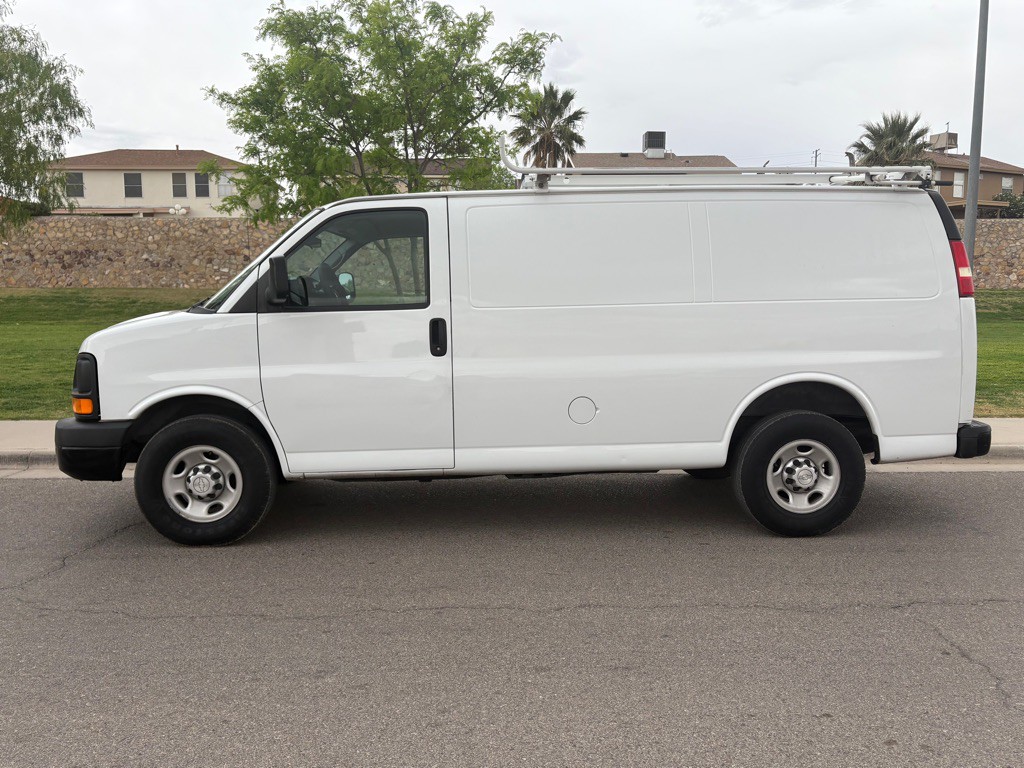 2015 Chevrolet Express Image 3