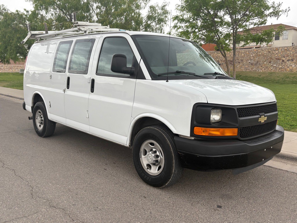 2015 Chevrolet Express Image 4