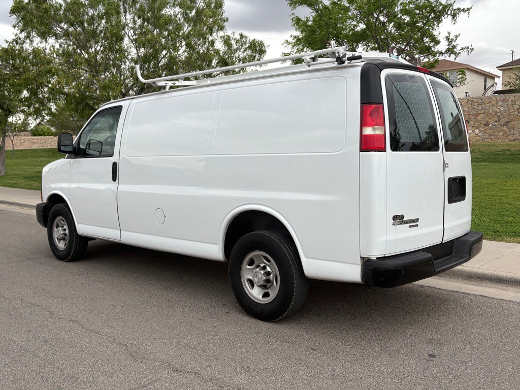 2015 Chevrolet Express Image 7