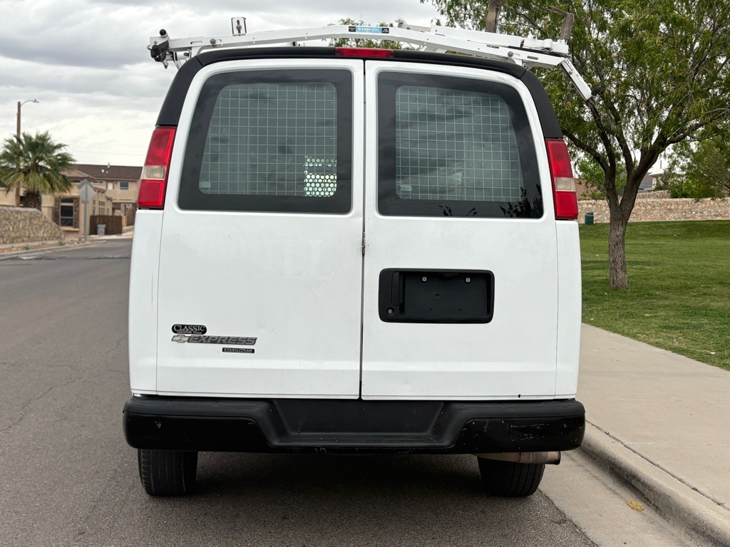 2015 Chevrolet Express Image 8