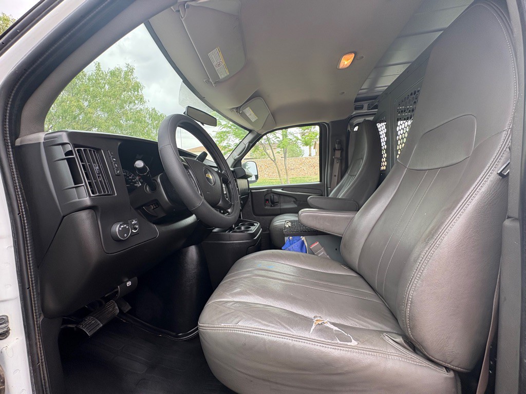 2015 Chevrolet Express Image 10