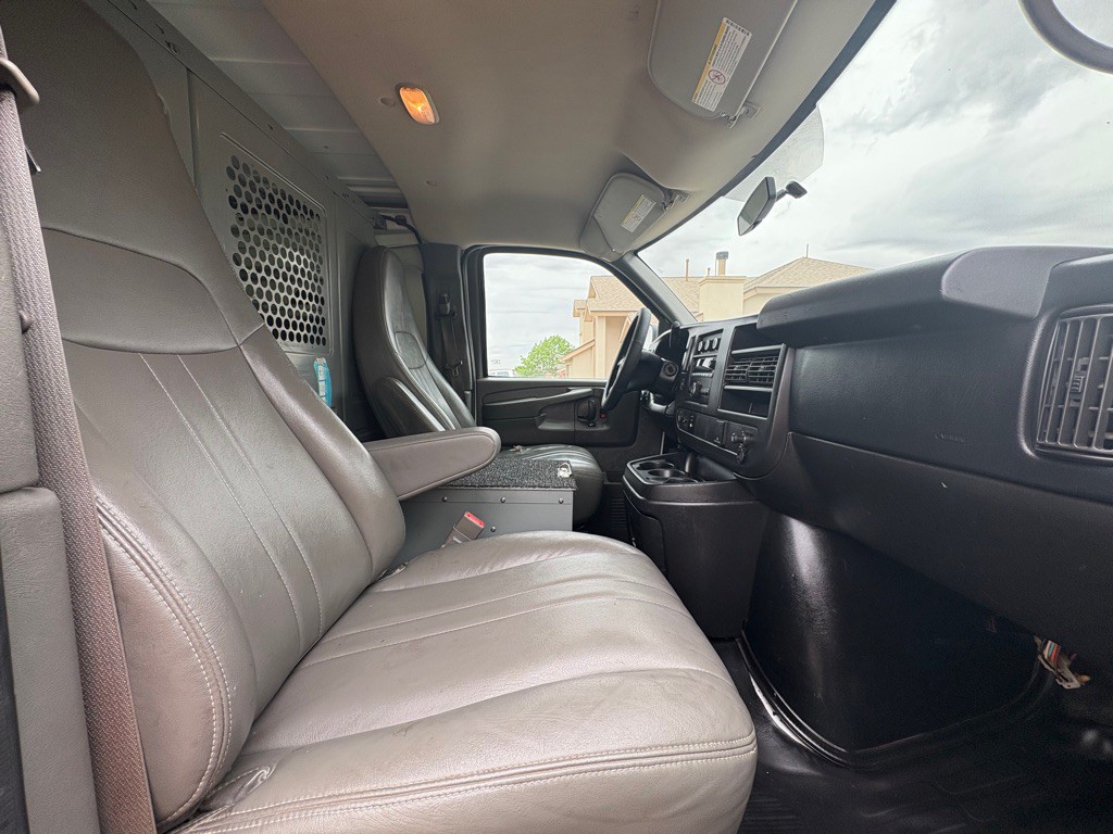 2015 Chevrolet Express Image 13