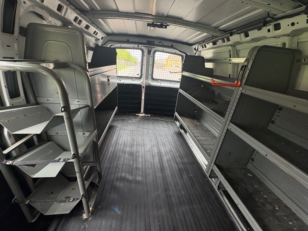 2015 Chevrolet Express Image 17