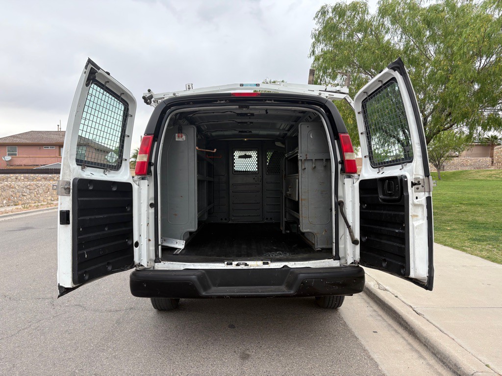 2015 Chevrolet Express Image 20