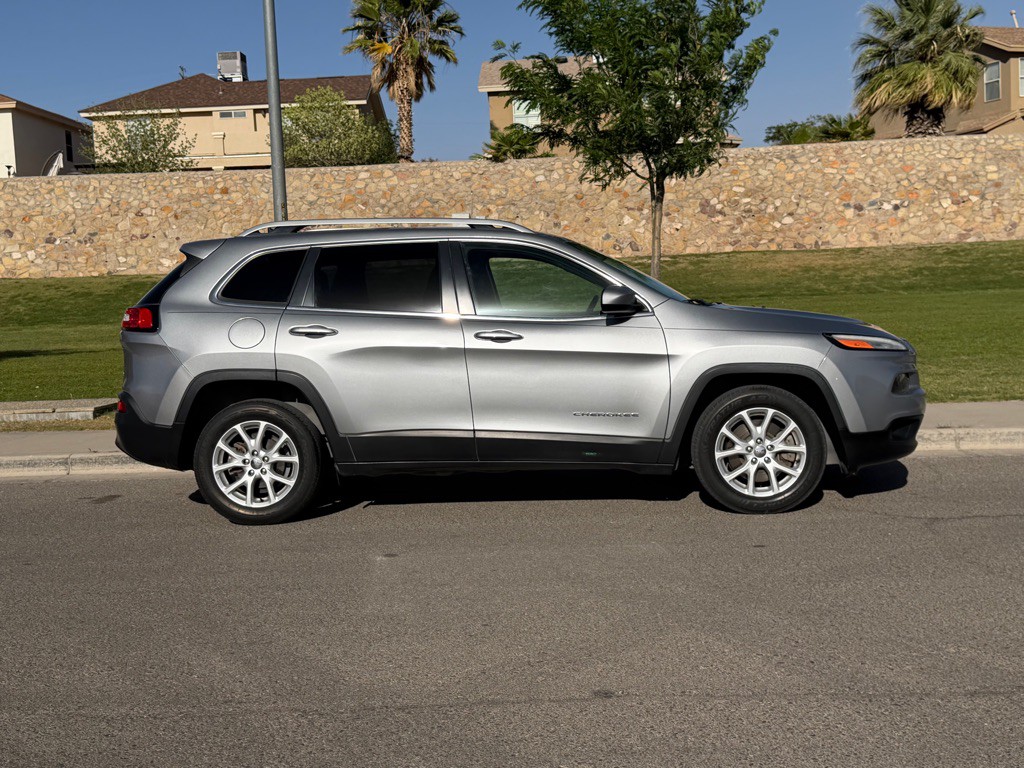 2017 Jeep Cherokee Image 5