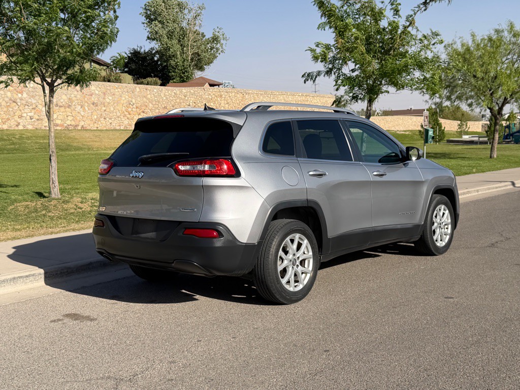 2017 Jeep Cherokee Image 7