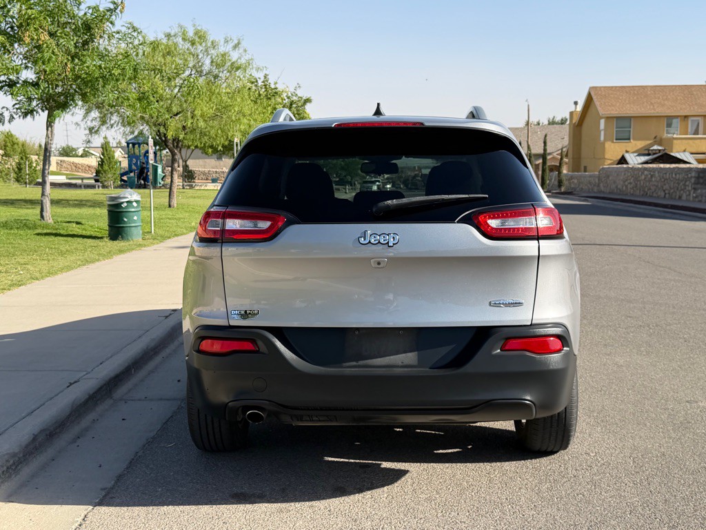2017 Jeep Cherokee Image 8