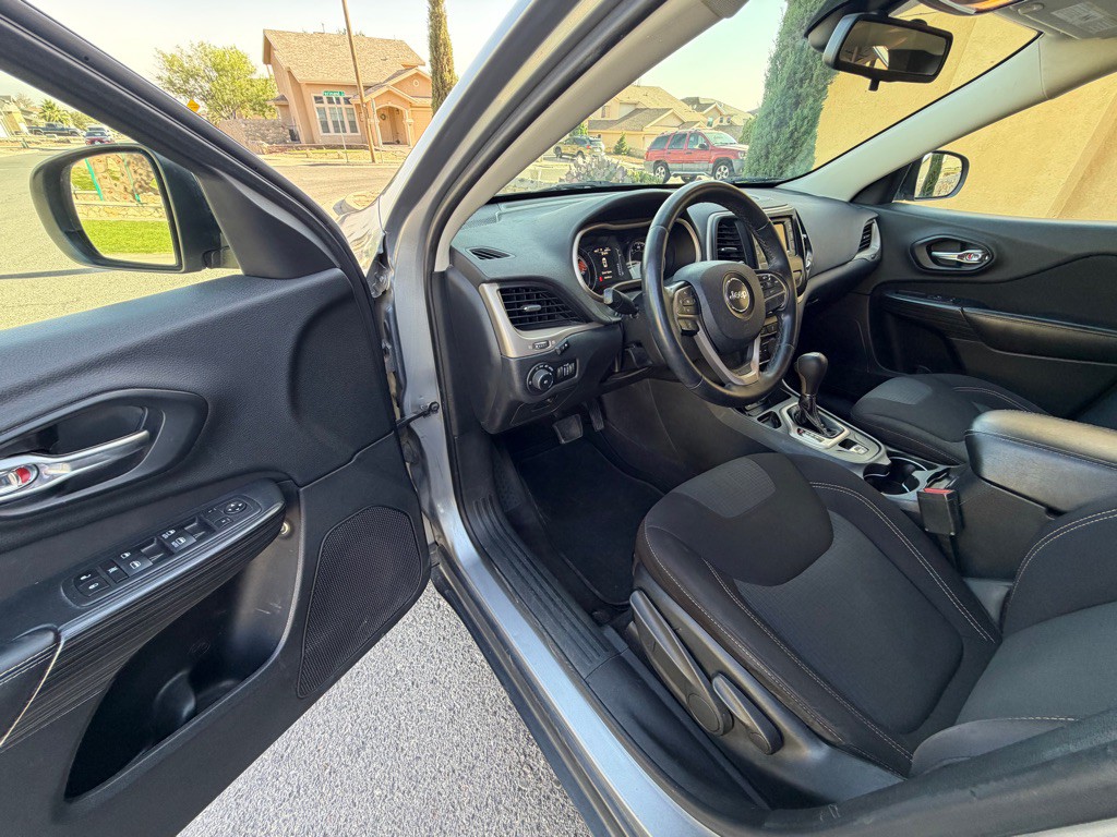 2017 Jeep Cherokee Image 9