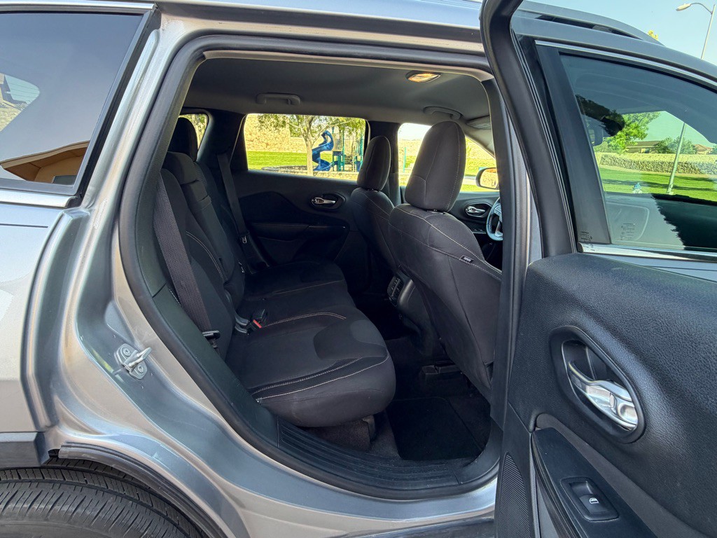 2017 Jeep Cherokee Image 15