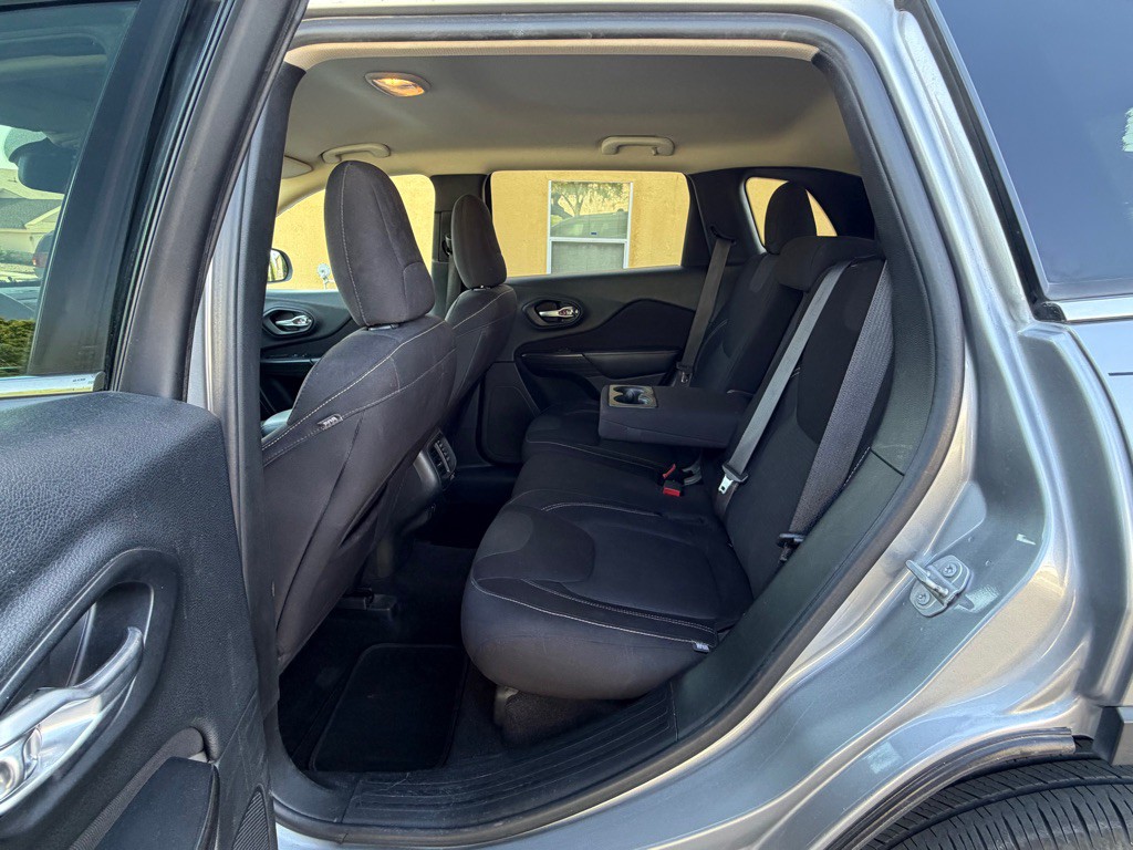 2017 Jeep Cherokee Image 16