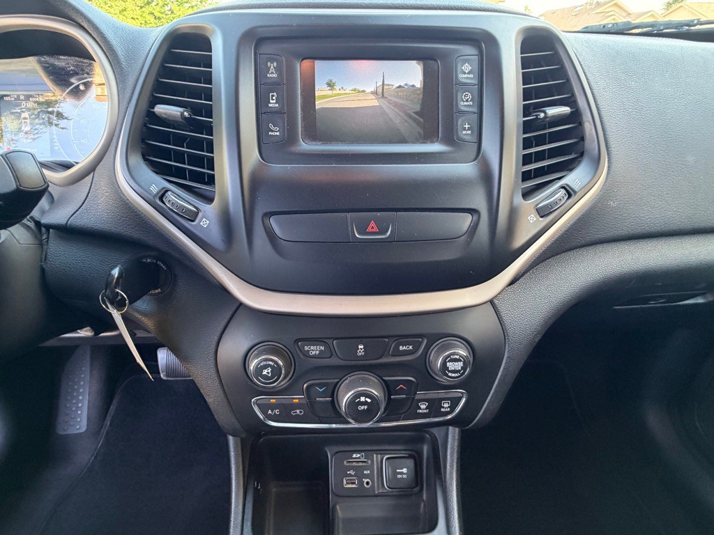 2017 Jeep Cherokee Image 17