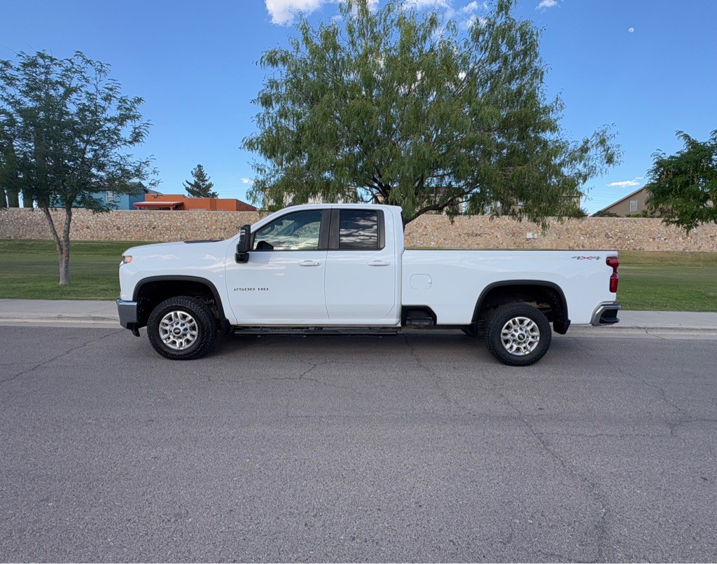 2022 Chevrolet Silverado 1500 Image 2