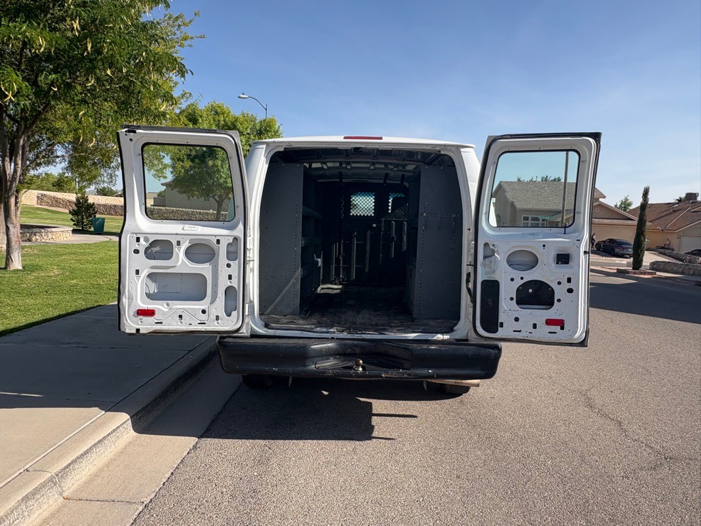 2012 Ford Econoline Image 9