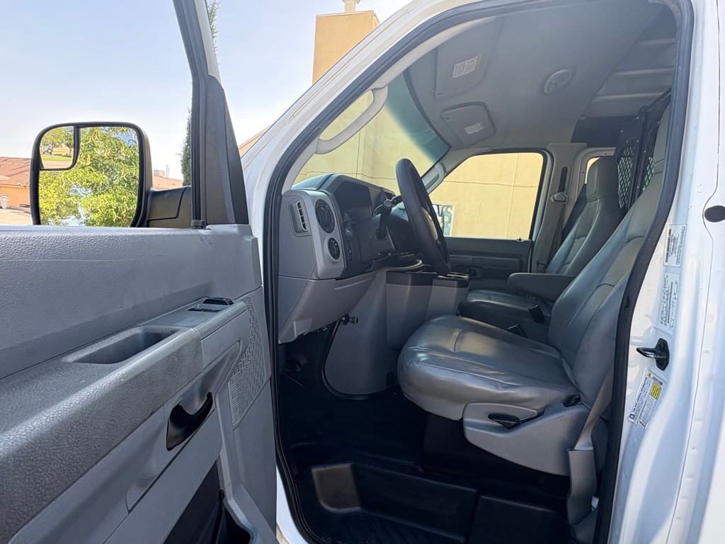 2012 Ford Econoline Image 10