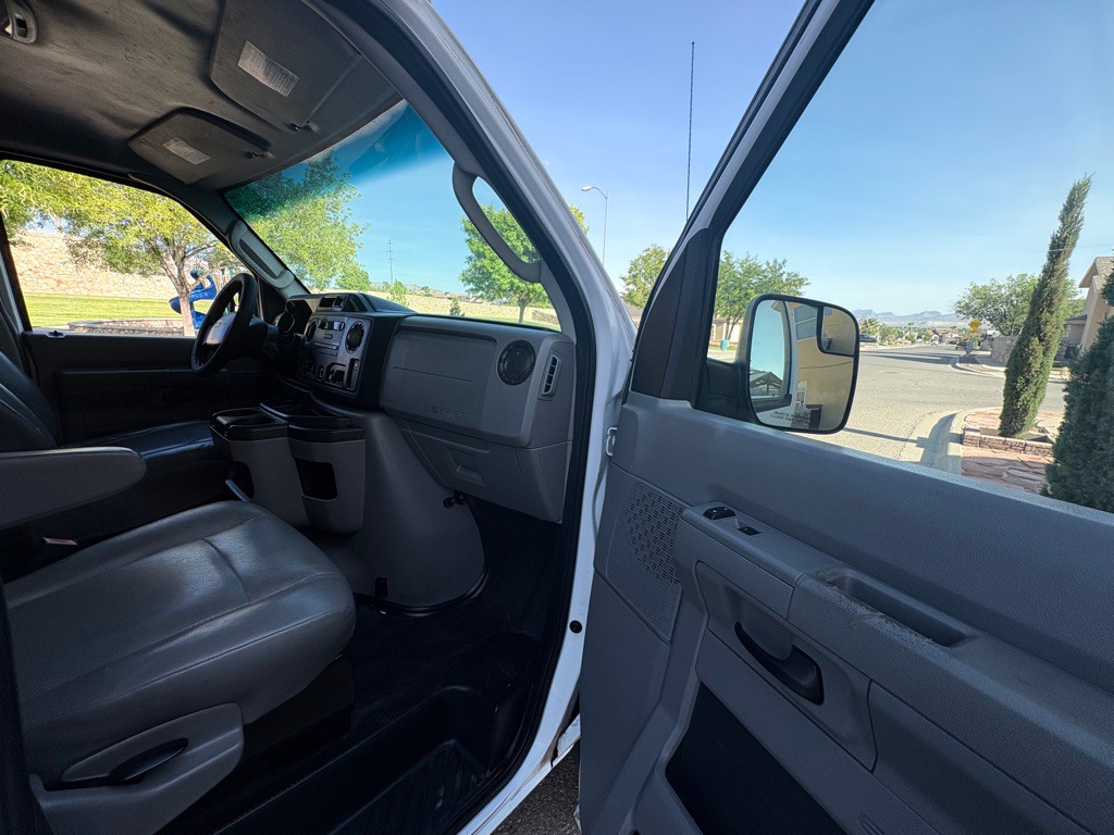 2012 Ford Econoline Image 12