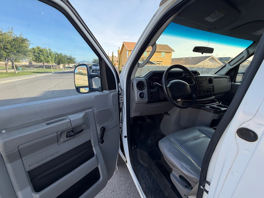 2012 Ford Econoline Image 9