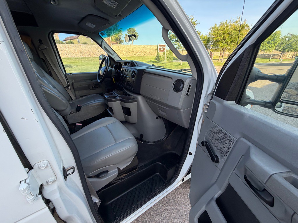 2012 Ford Econoline Image 13