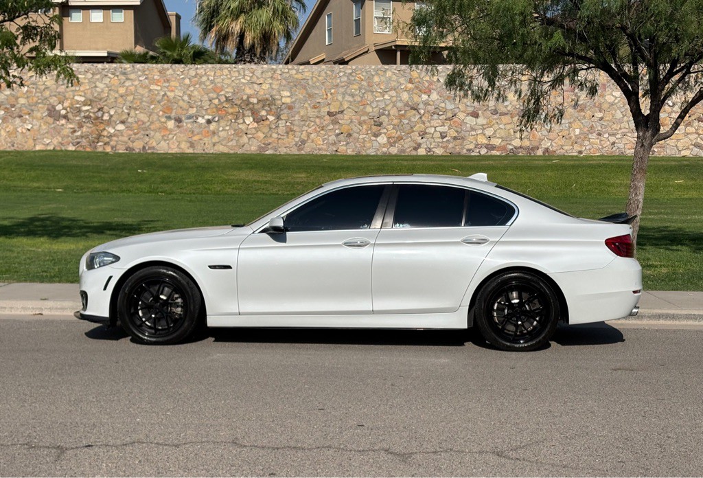 2015 BMW 5 Series Image 2
