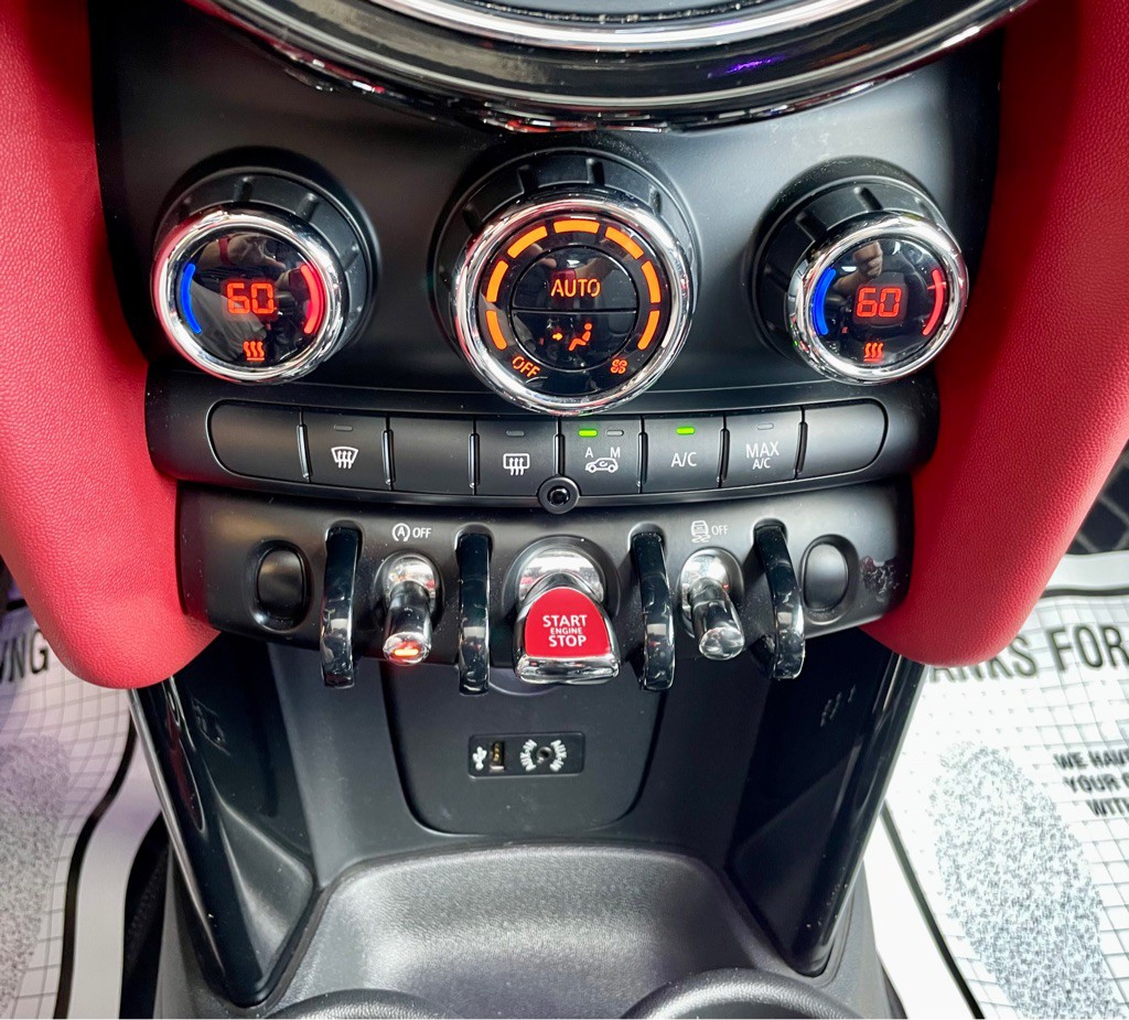 2014 MINI Cooper Image 13