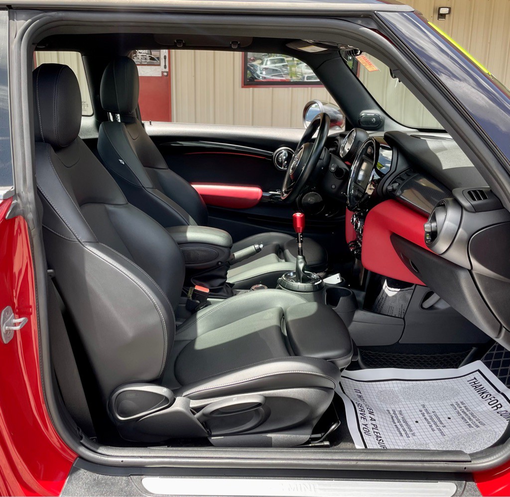 2014 MINI Cooper Image 23