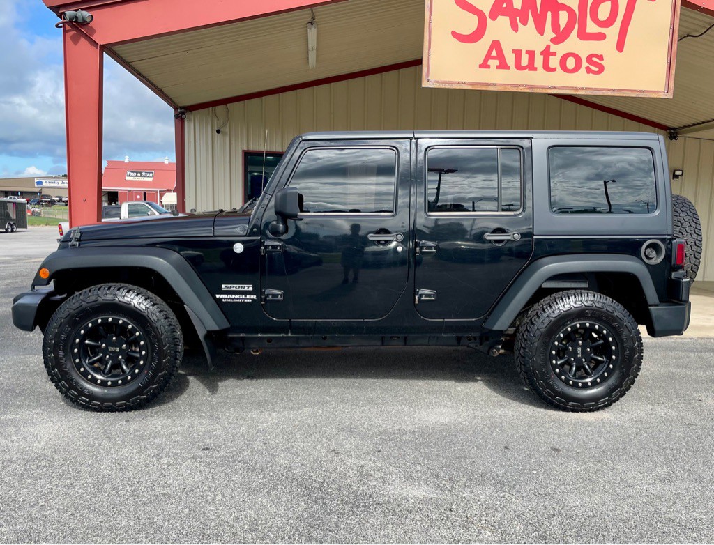 2014 Jeep Wrangler Unlimited Image 2