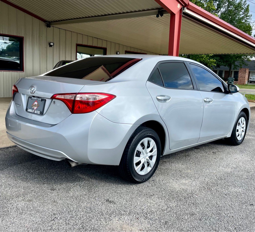 2018 Toyota Corolla Image 16