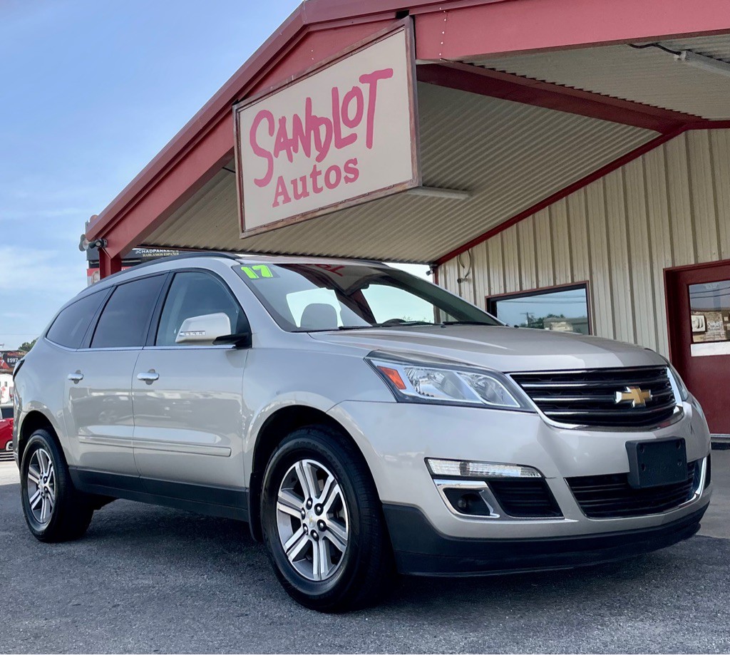 2017 Chevrolet Traverse Image 2