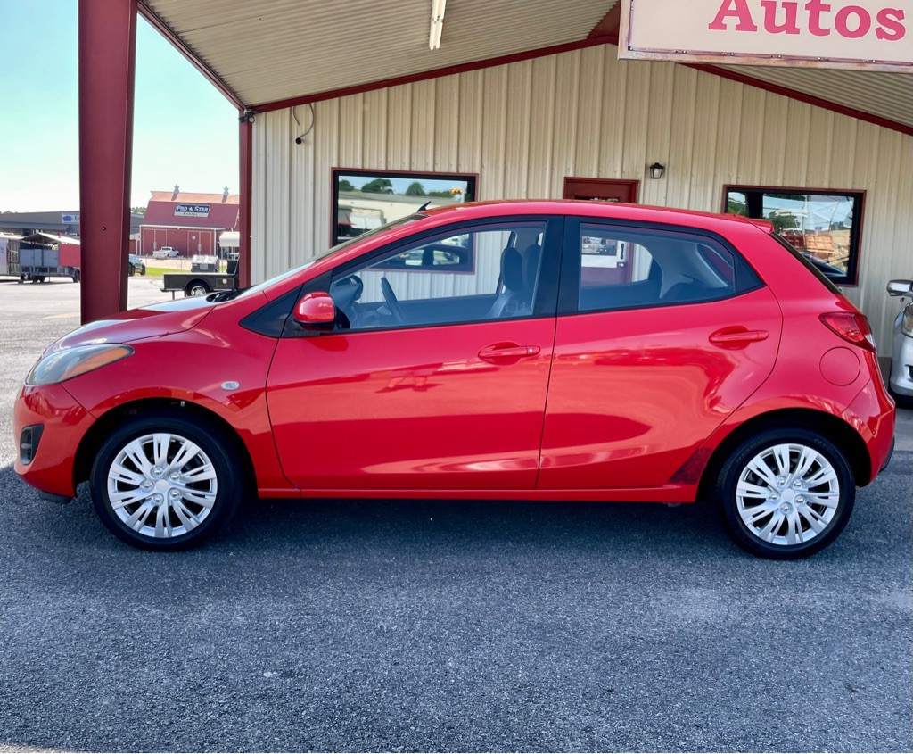 2013 Mazda Mazda2 Image 2