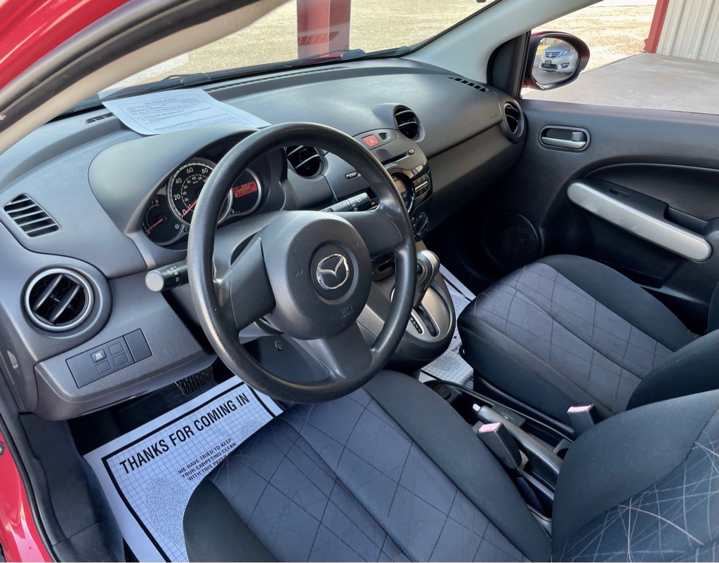 2013 Mazda Mazda2 Image 9