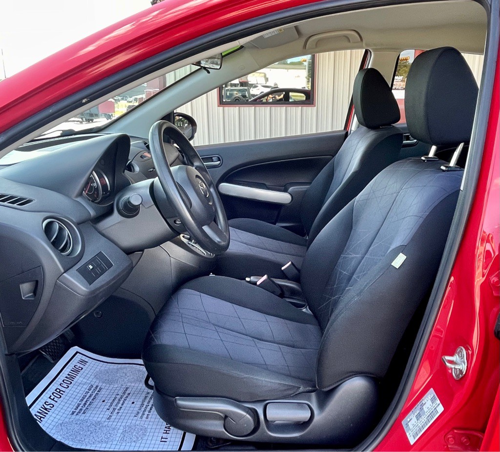 2013 Mazda Mazda2 Image 10