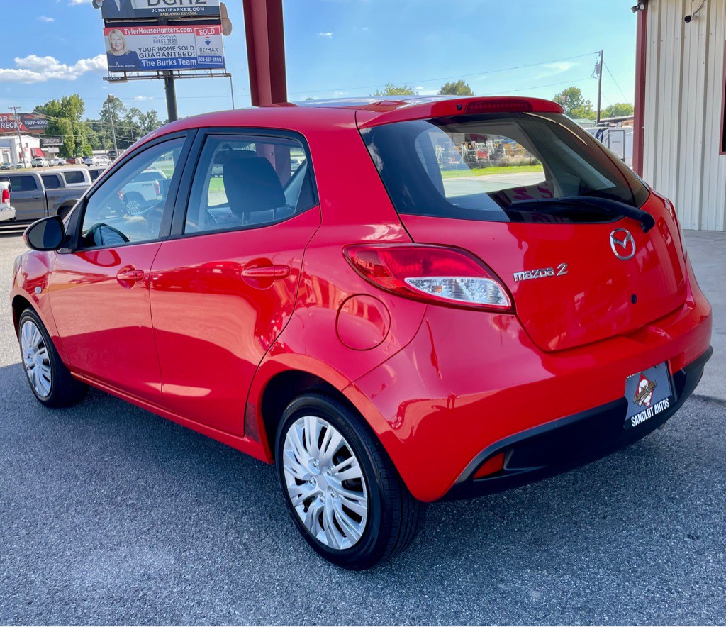 2013 Mazda Mazda2 Image 16