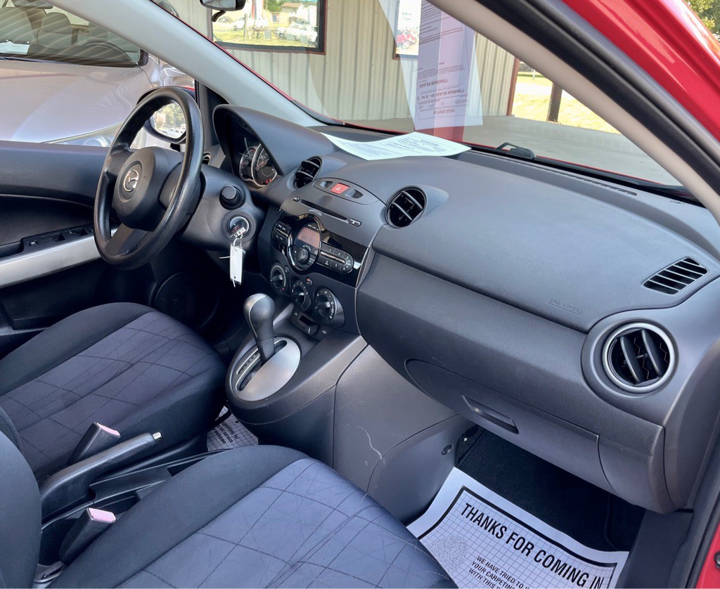 2013 Mazda Mazda2 Image 18