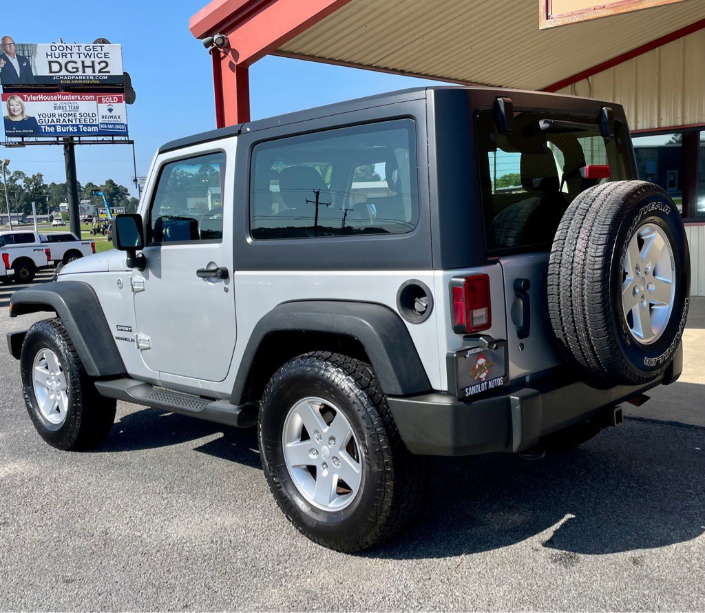 2012 Jeep Wrangler Image 13