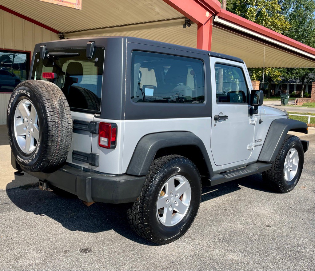 2012 Jeep Wrangler Image 14