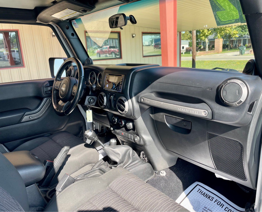 2012 Jeep Wrangler Image 19