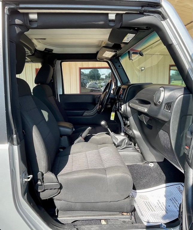 2012 Jeep Wrangler Image 20