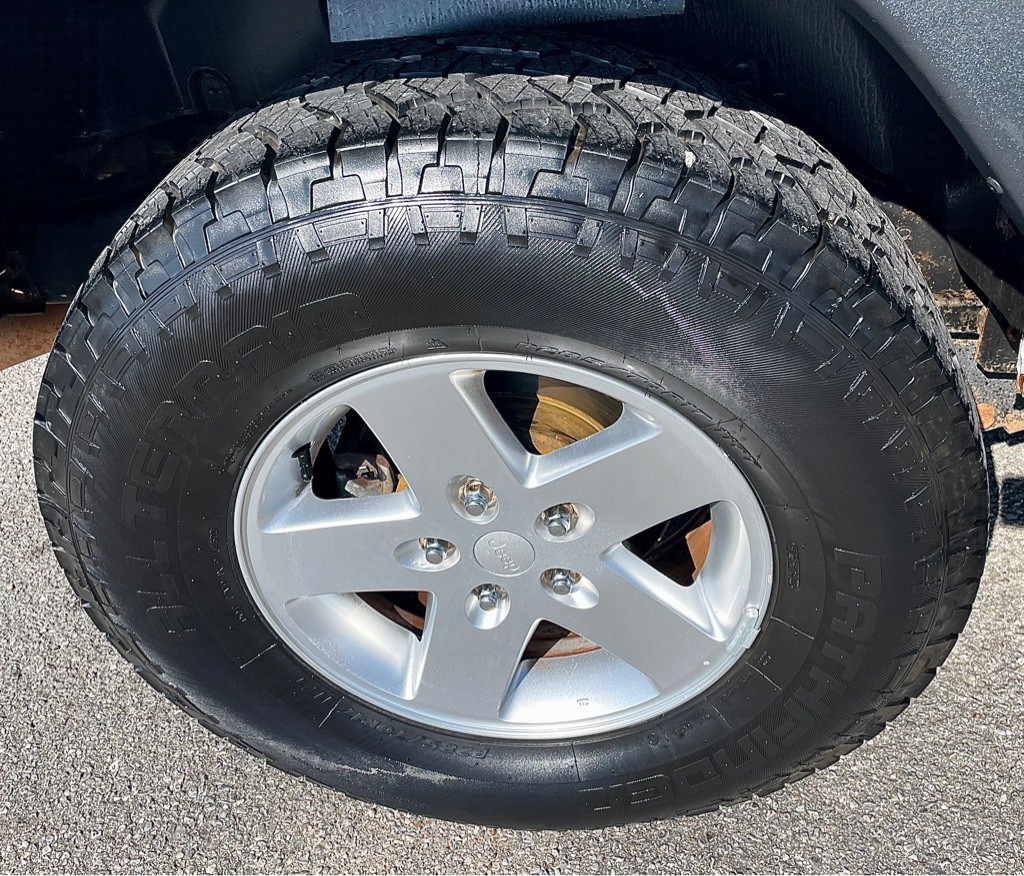 2012 Jeep Wrangler Image 24