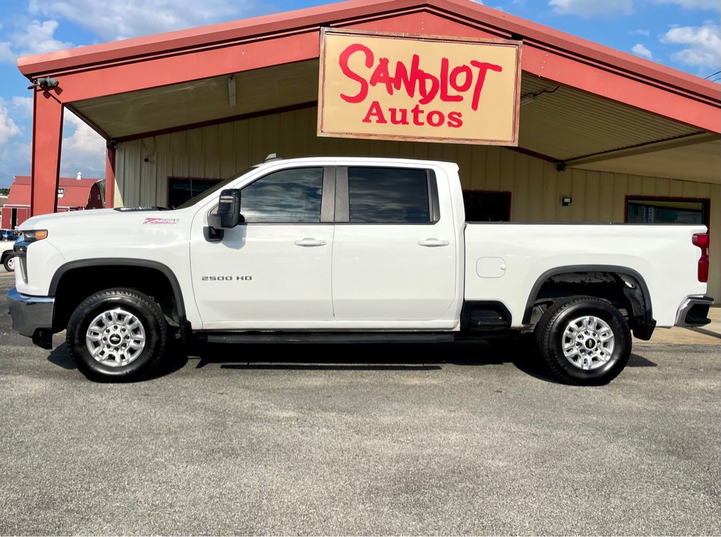 2021 Chevrolet Silverado 1500 Image 2