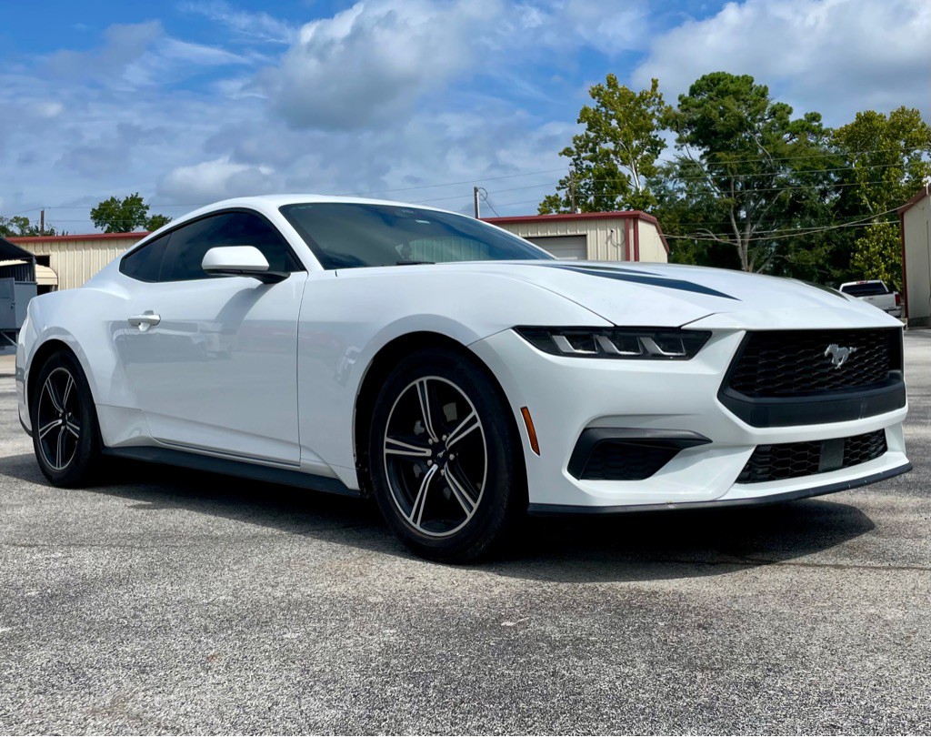 2024 Ford Mustang Image 3