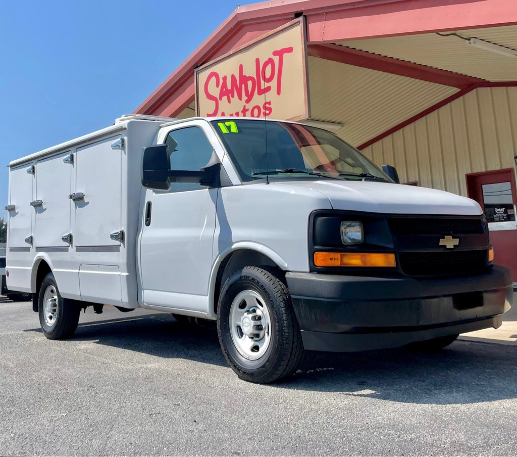 2017 Chevrolet Express Image 3