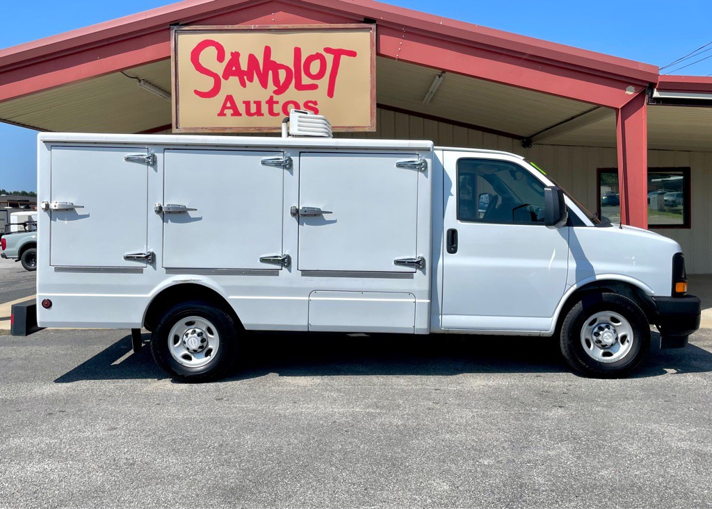 2017 Chevrolet Express Image 4