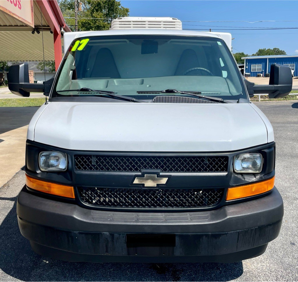 2017 Chevrolet Express Image 5