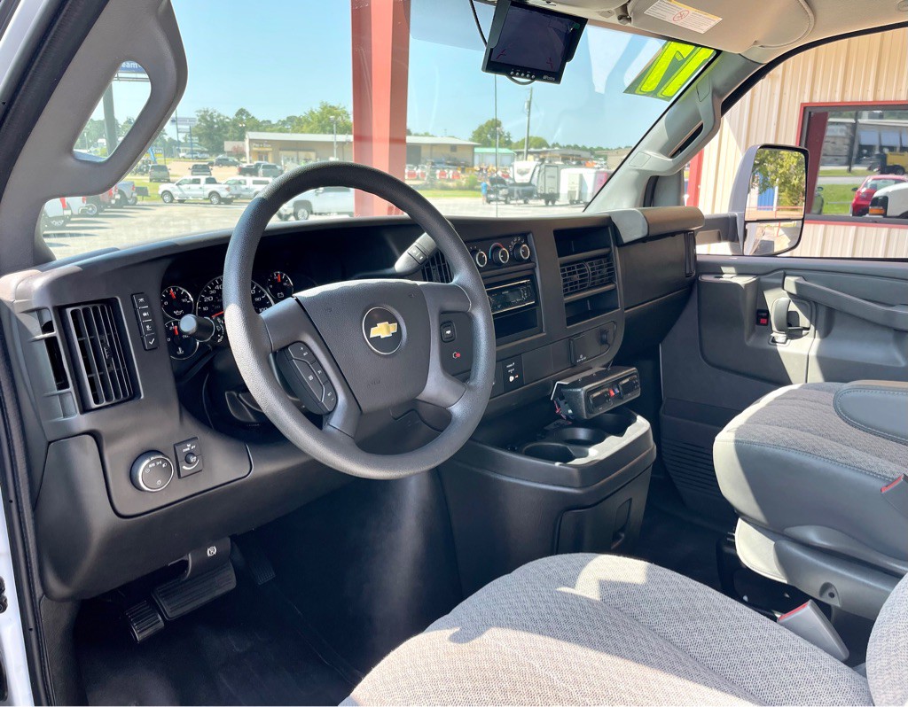 2017 Chevrolet Express Image 7
