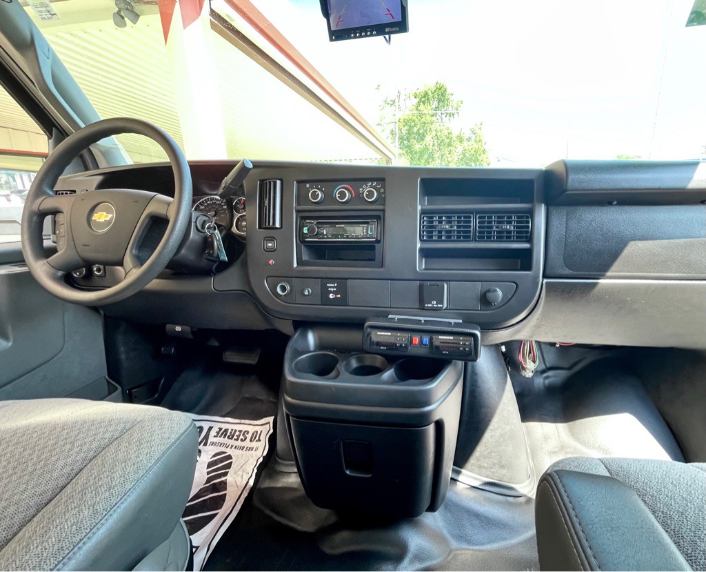 2017 Chevrolet Express Image 9