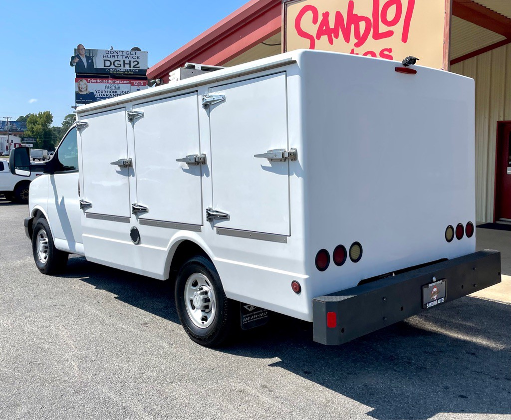 2017 Chevrolet Express Image 10