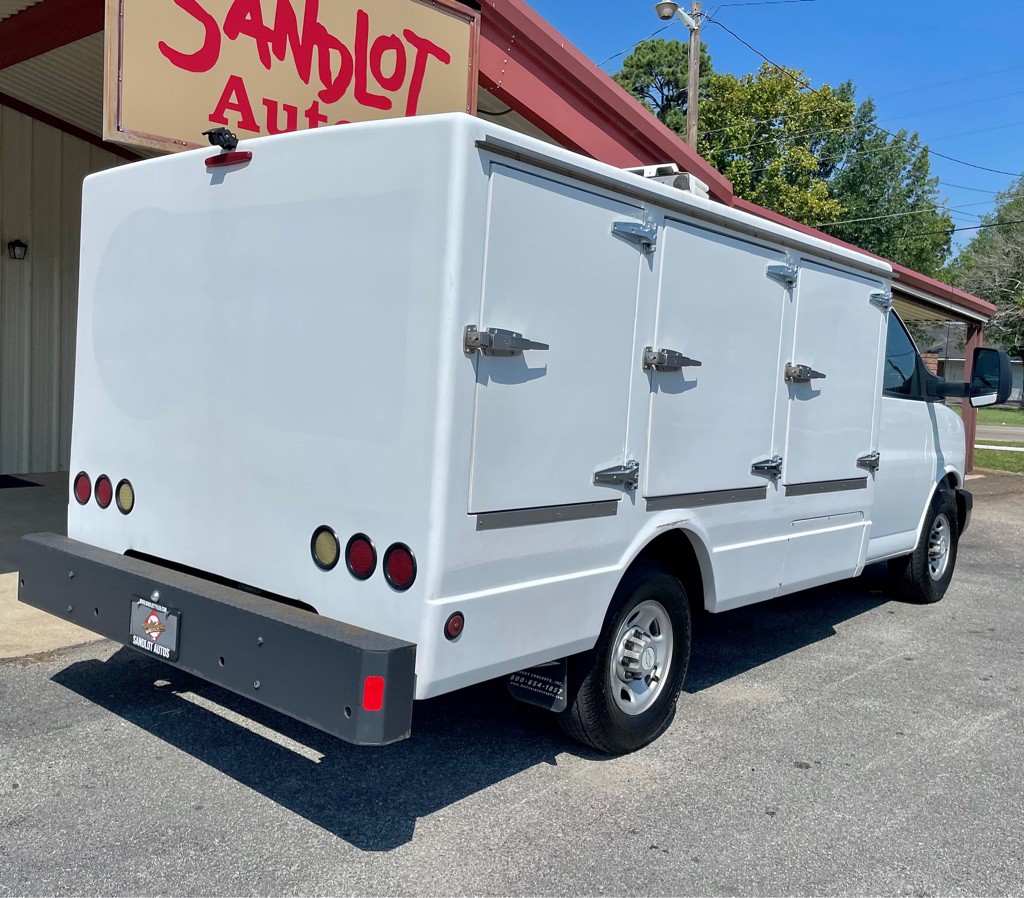 2017 Chevrolet Express Image 11