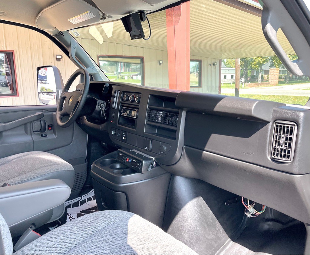 2017 Chevrolet Express Image 22