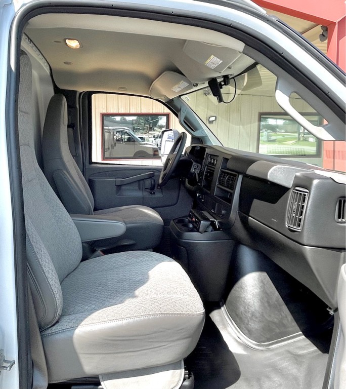 2017 Chevrolet Express Image 23